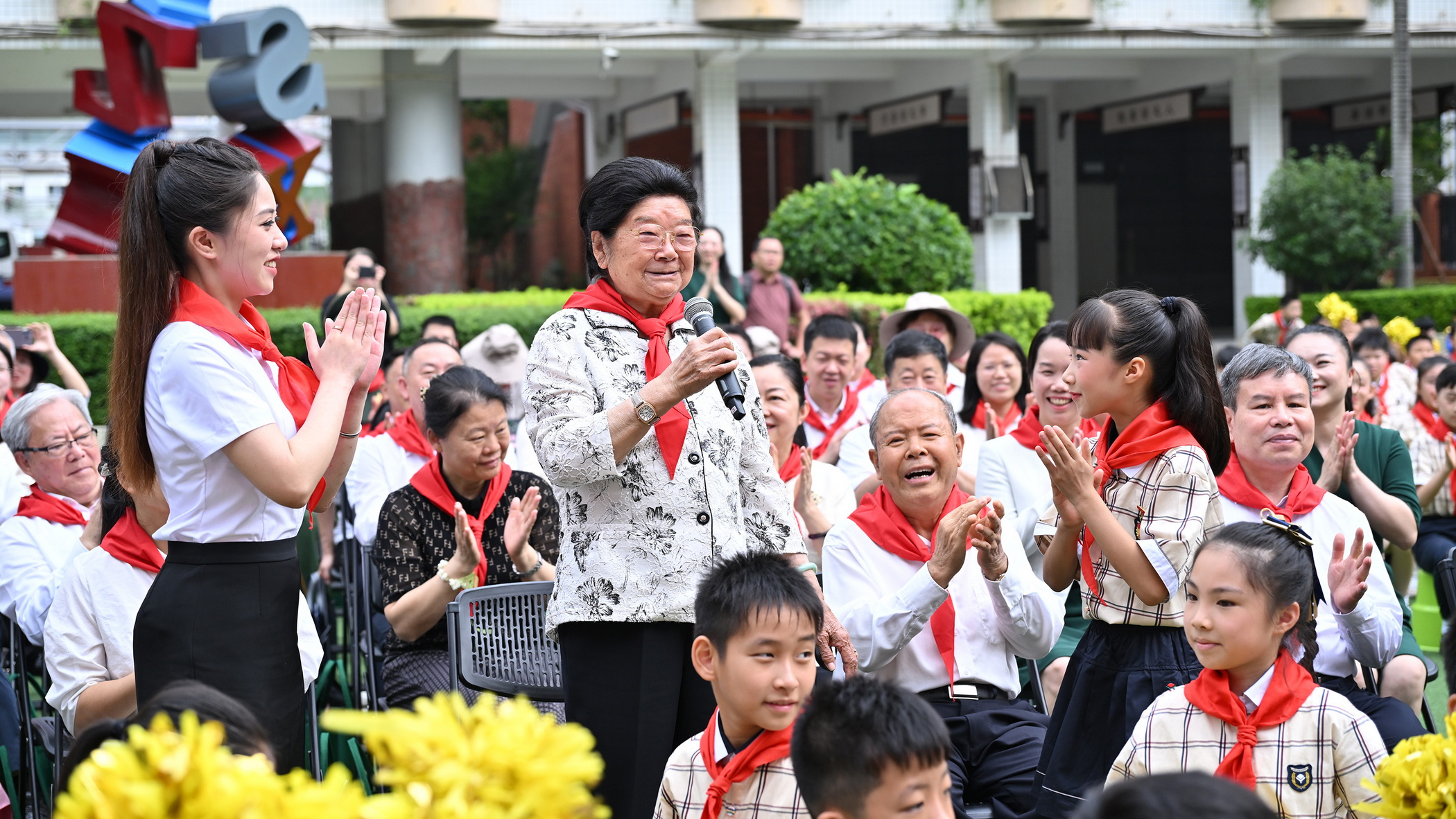 中國關工委主任顧秀蓮祝孩子們“六一”國際兒童節快樂，健康成長！