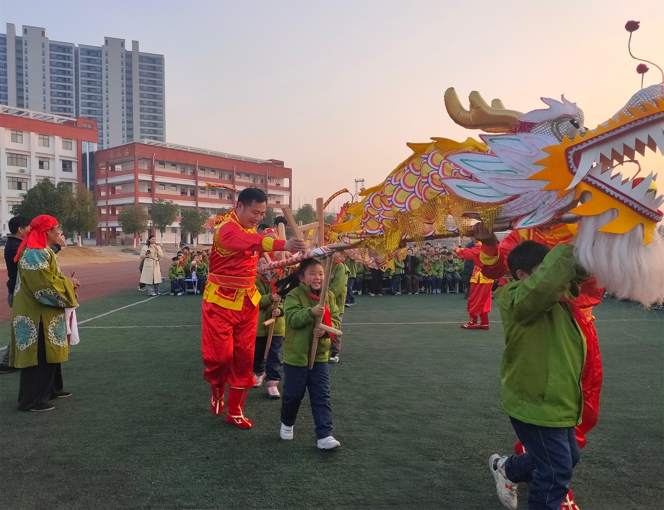 江西撫州崇仁縣第一小學關工委：非遺進校園 新年喜氣洋洋