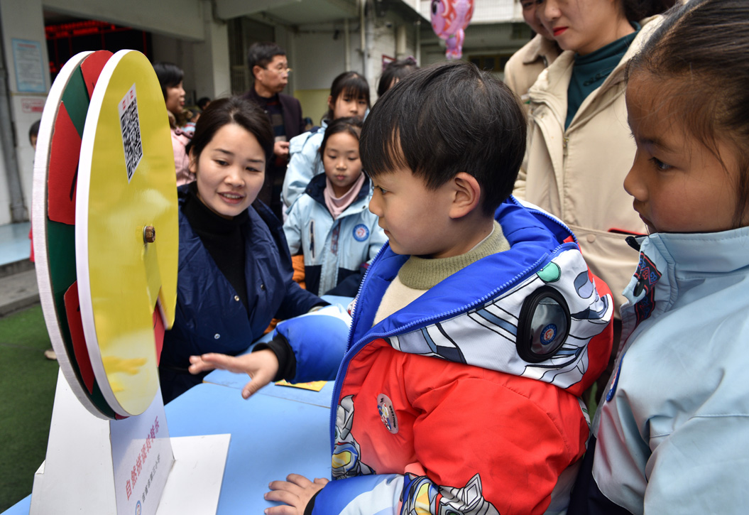 “游”出樂趣 “考”出素質——湖南省吉首市第三小學關工委開展“游考”活動