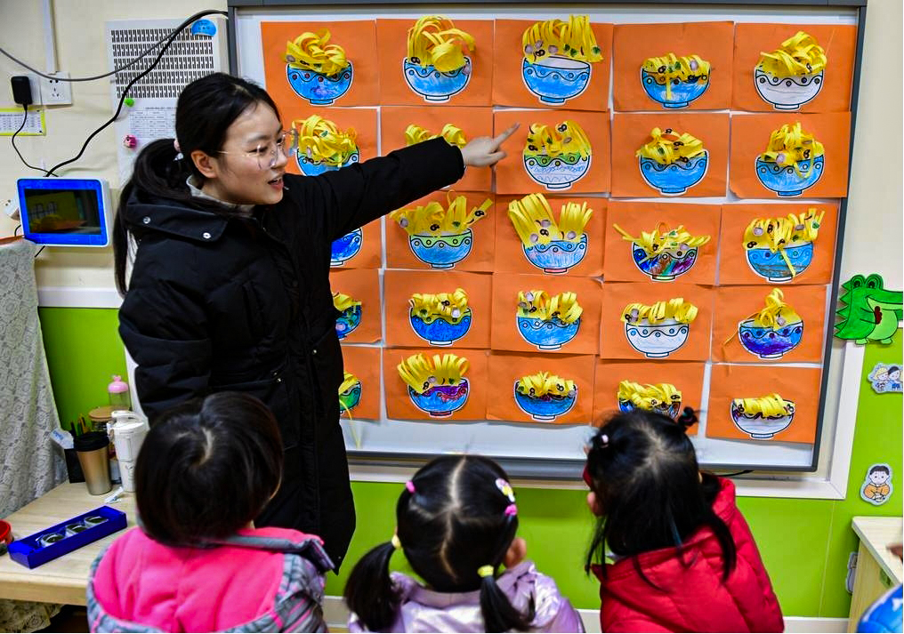 安徽省巢湖市夏閣鎮中心幼兒園關工委開展“濃情臘八 傳承民俗”主題活動