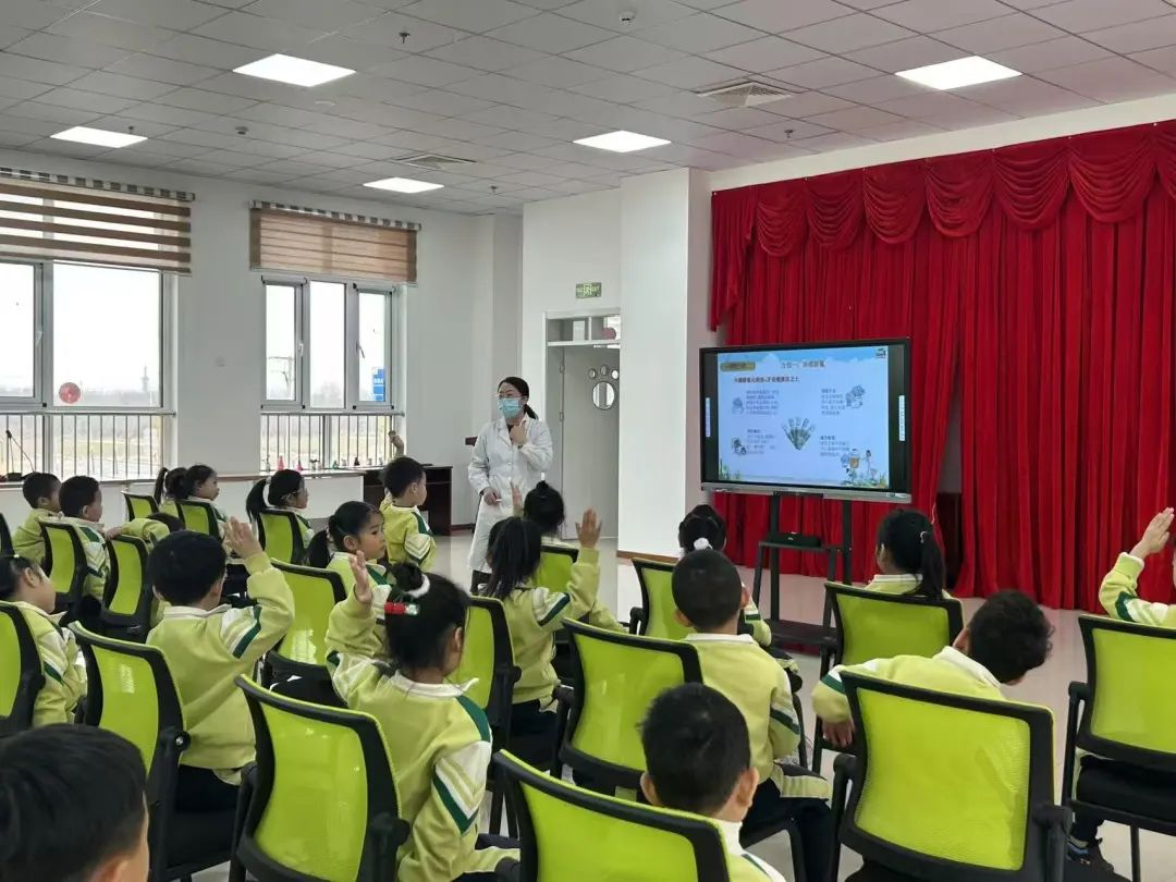 河北省滄州市青縣婦幼保健院聯(lián)合青縣第三實驗幼兒園關(guān)工委舉辦健康開學第一課活動