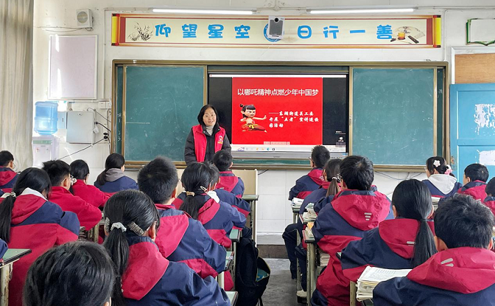 “以哪吒為精神 點燃少年中國夢”——自貢市富順縣東湖街道關(guān)工委開展德育教育課