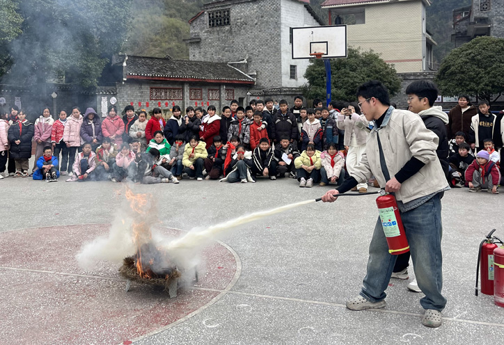 筑牢安全防線 共建平安校園  ——湖南省湘西州吉首市寨陽小學關工委組織開展消防應急演練暨安全知識宣傳活動