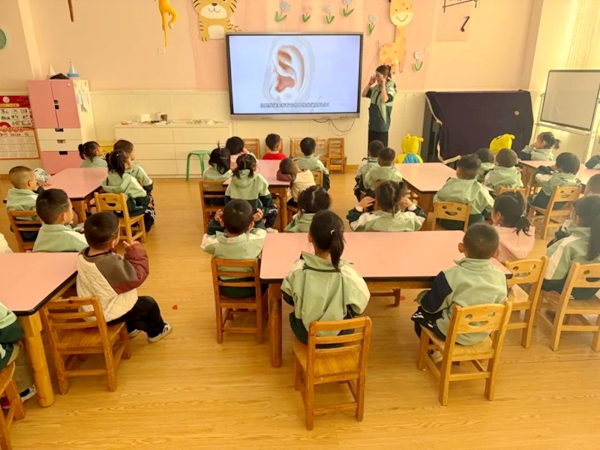 四川省涼山州寧南縣第三幼兒園關(guān)工委開展“健康聆聽 無礙溝通”愛耳日主題活動?