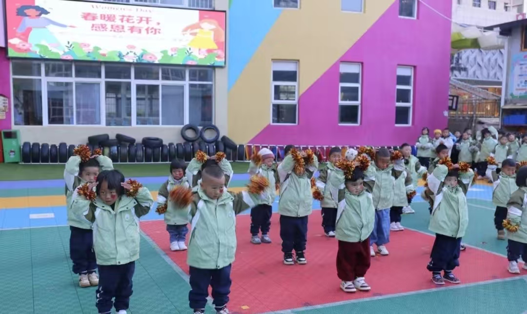 四川省涼山州鹽源縣幼兒園關(guān)工委開展“春暖花開，感恩有你”主題教育活動