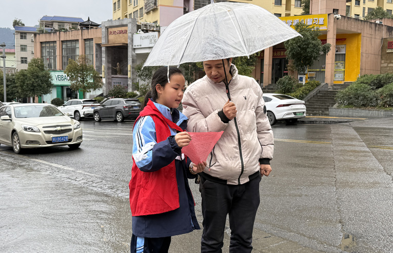 湖南省湘西州吉首市雅溪小學關工委：雷鋒精神心中記 志愿服務踐于行