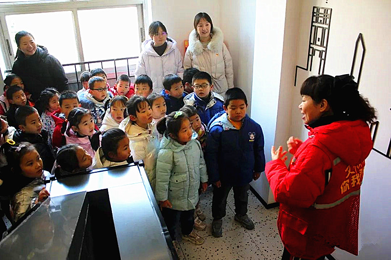 江蘇省南京市玄武區(qū)成賢街社區(qū)關工委組織青少年開展了“園家社”童行活動(1).jpg