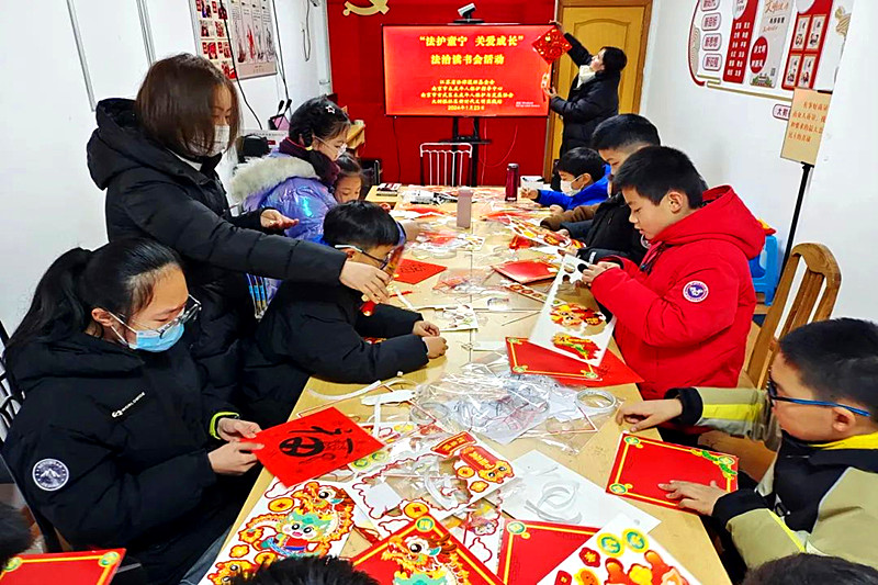 江蘇省南京市玄武區(qū)大樹根社區(qū)關(guān)工委開展“法護童寧，關(guān)愛成長”法治讀書會活動(3).jpg