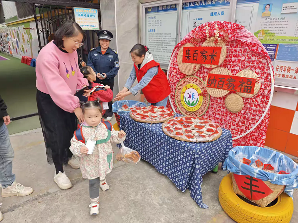 1月7日，柳州市柳南區(qū)車輛廠東社區(qū)關(guān)工小組聯(lián)合衛(wèi)健、綜治到柳南區(qū)自立幼兒園開展“濃情迎臘八 粥到暖童心”民俗體驗活動（李海雪）.png