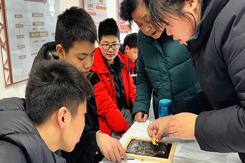 江蘇省南京市秦淮區朝天宮街道止馬營社區開展“以箔為墨，非遺流光啟新程”活動(1).jpg