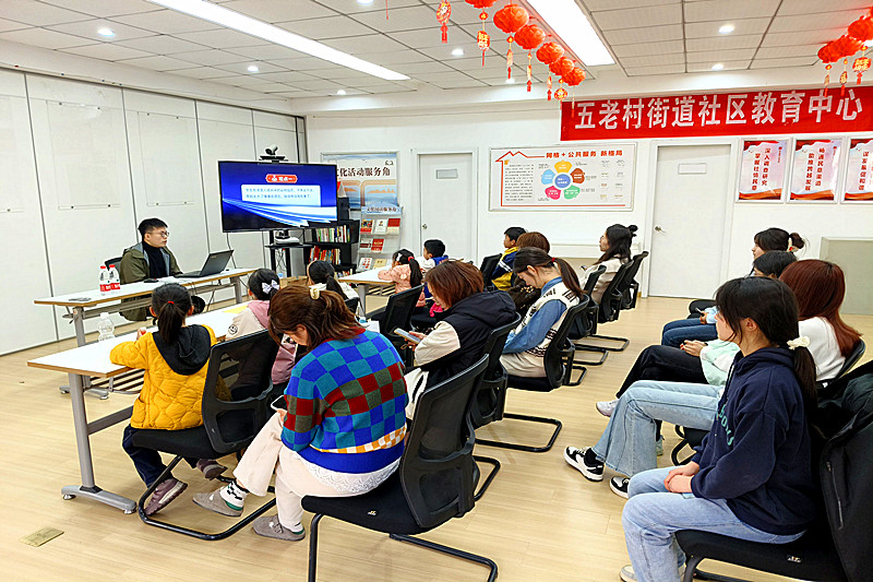 江蘇省南京市秦淮區“五老”村街道淮海路社區關工委開展“防范學生欺凌，守護青春成長” 講座(2)_副本.jpg